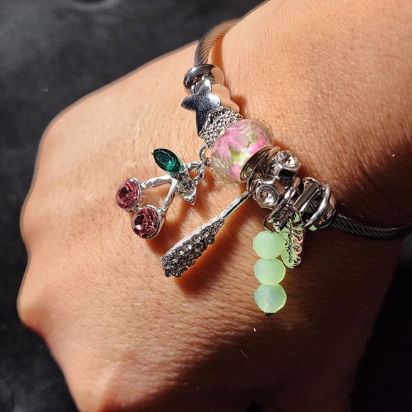 STAINLESS STEEL TWIST CHARM BRACELET - Picture 2 of 7